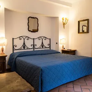 2* Πανσιόν Piazza Paradiso